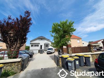 Chambre - 11 m² - 1 pièce