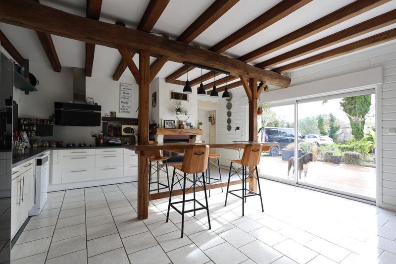 Maison - 260 m² - 8 pièces