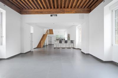 Maison - 222 m² - 9 pièces