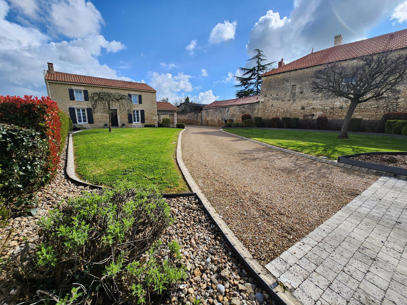 Maison - 158 m² - 8 pièces