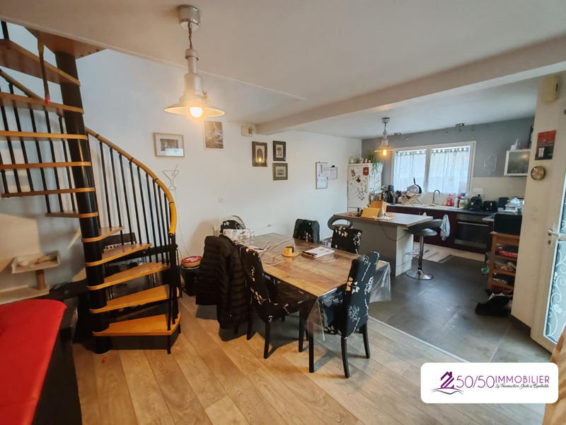 Maison - 90 m² - 4 pièces