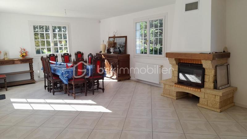 Maison traditionnelle - 225 m² - 8 pièces