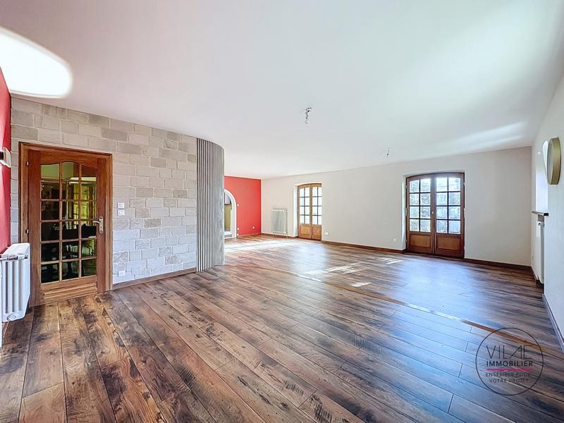 Maison - 285 m² - 8 pièces