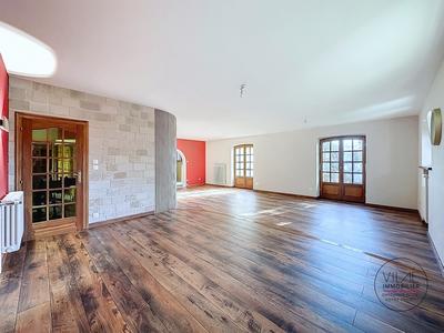 Maison - 285 m² - 8 pièces