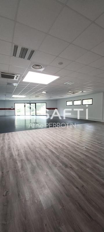 Local commercial - 940 m² - 10 pièces