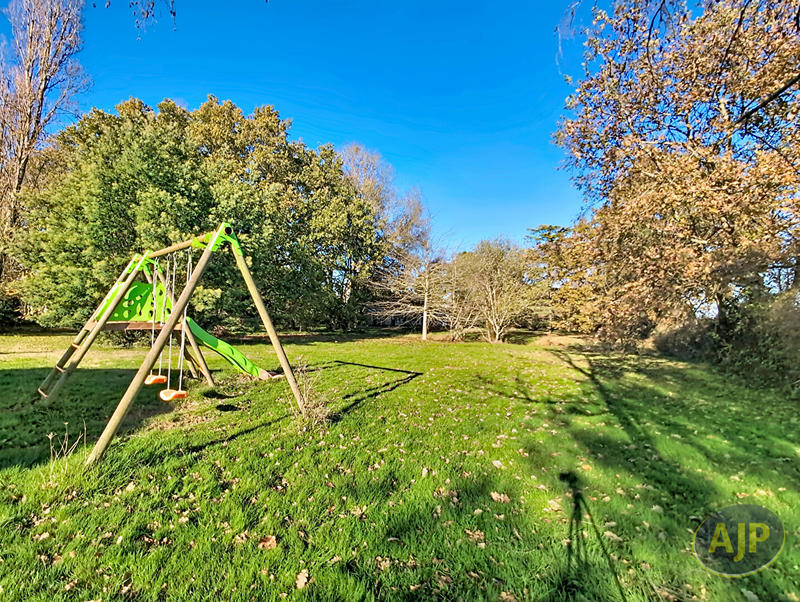 Maison - 214 m² - 9 pièces