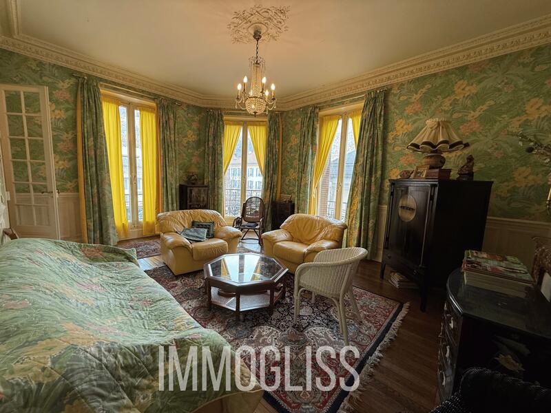 Appartement - 177 m² - 8 pièces