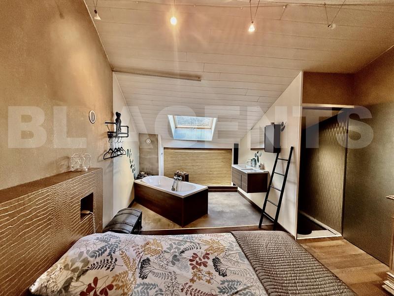 Maison - 225 m² - 8 pièces