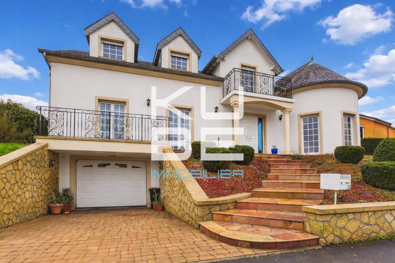 Maison - 220 m² - 8 pièces