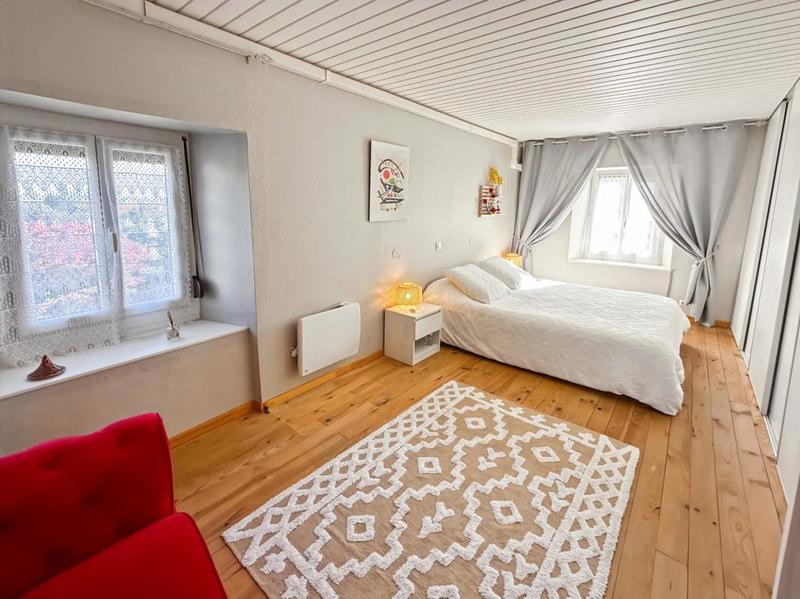 Maison - 268 m² - 9 pièces