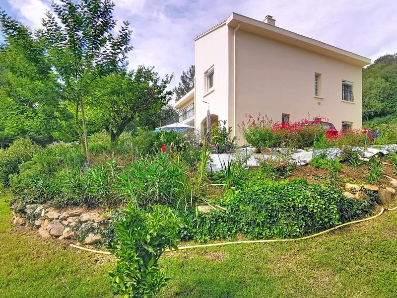 Maison traditionnelle - 248 m² - 7 pièces