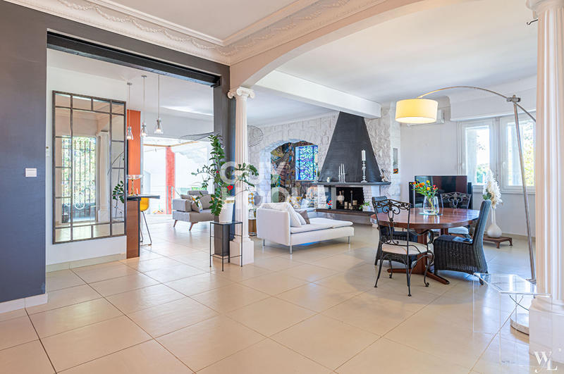 Maison - 550 m² - 9 pièces