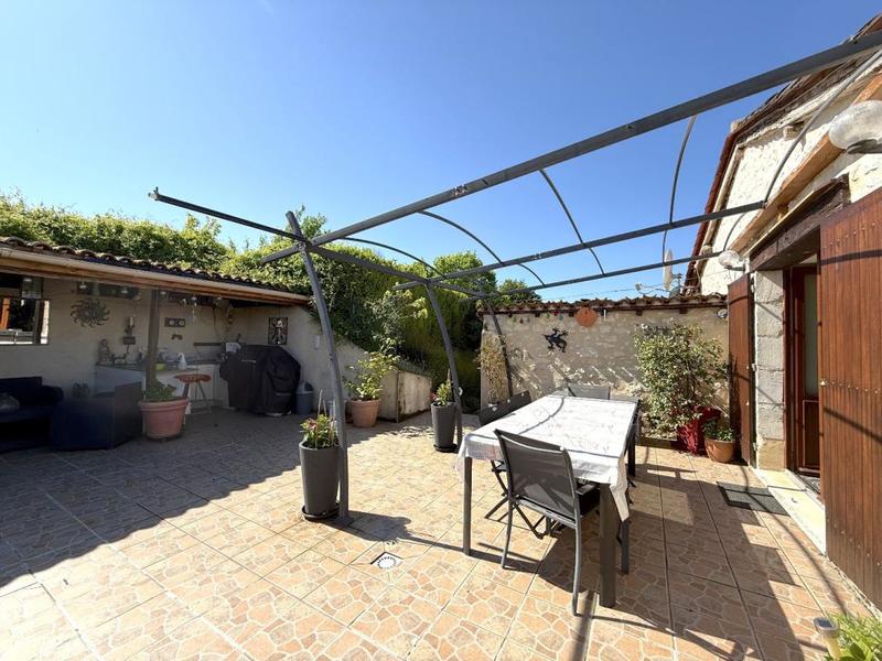 Maison - 220 m² - 6 pièces