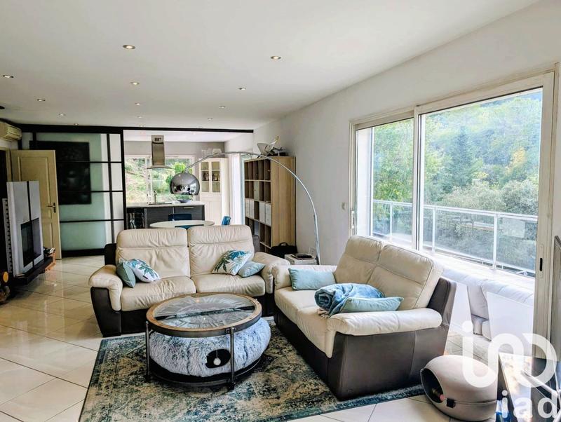 Maison - 230 m² - 8 pièces