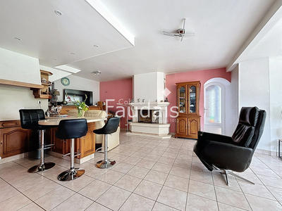 Maison - 195 m² - 7 pièces