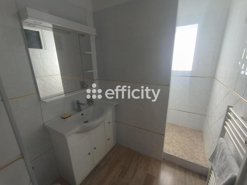 Maison - 213 m² - 9 pièces