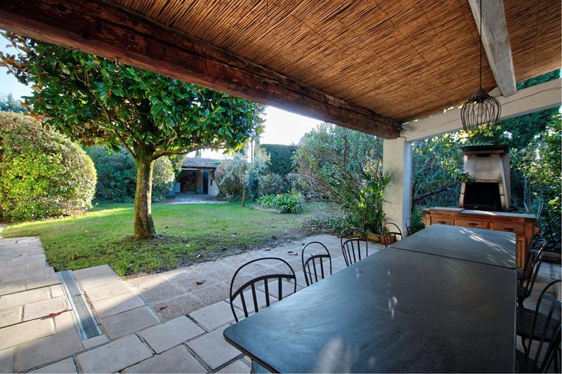 Mas - 400 m² - 13 pièces