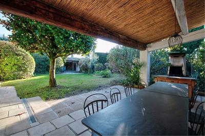 Mas - 400 m² - 13 pièces