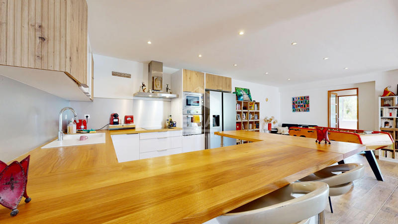 Appartement - 140 m² - 3 pièces