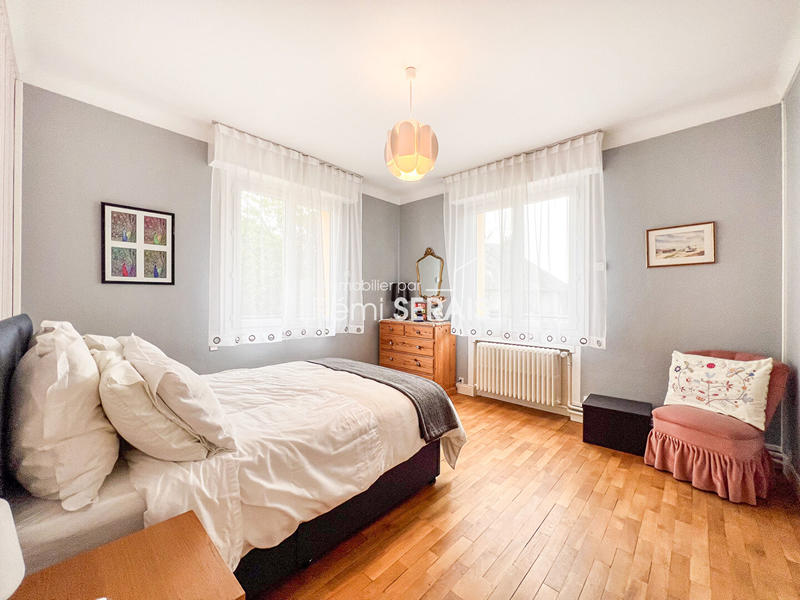 Maison - 248 m² - 9 pièces