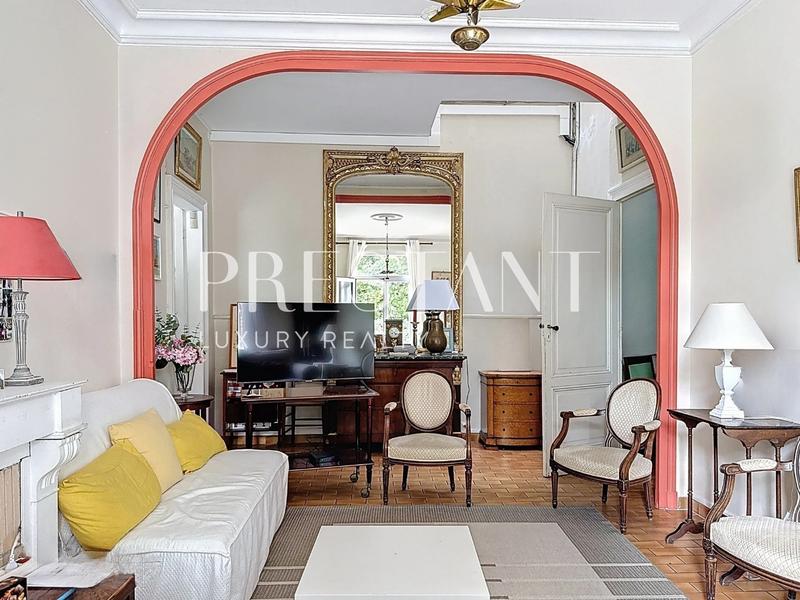 Maison - 204 m² - 8 pièces