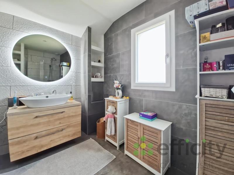 Pavillon - 270 m² - 8 pièces