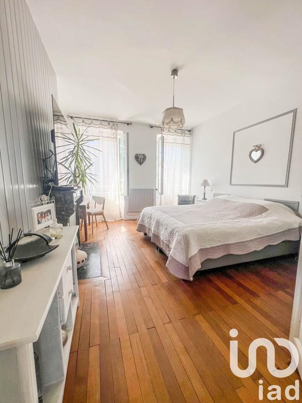 Maison - 220 m² - 8 pièces