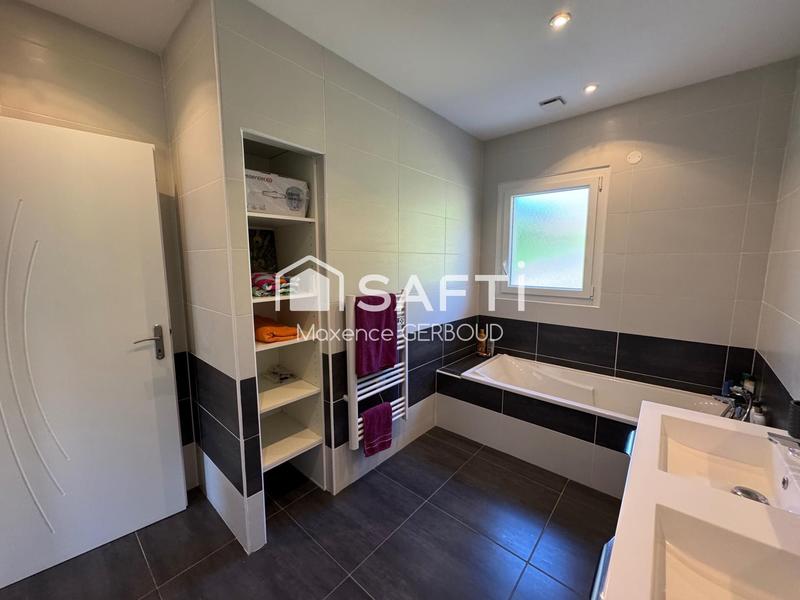 Maison - 122 m² - 4 pièces