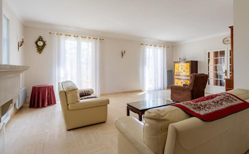 Maison - 220 m² - 6 pièces