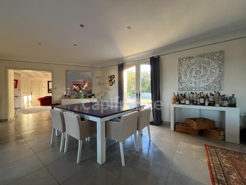 Propriété - 400 m² - 10 pièces