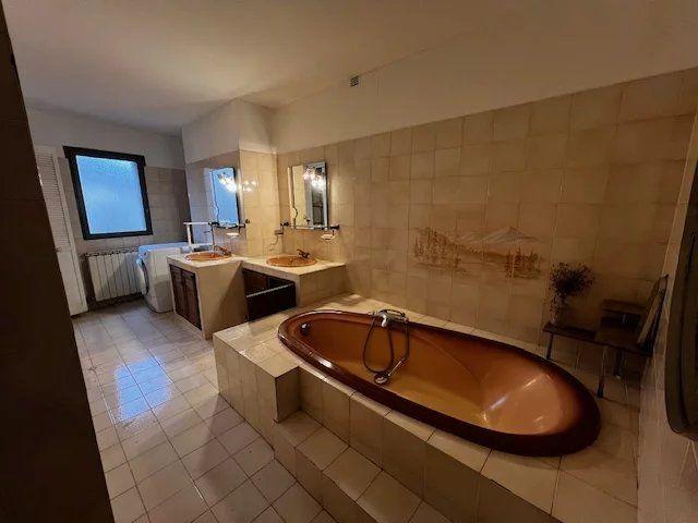 Appartement - 117 m² - 6 pièces