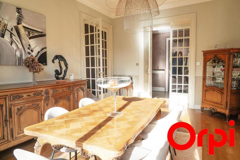 Maison - 275 m² - 7 pièces