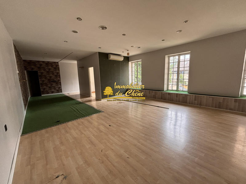 Local commercial - 211 m² - 7 pièces