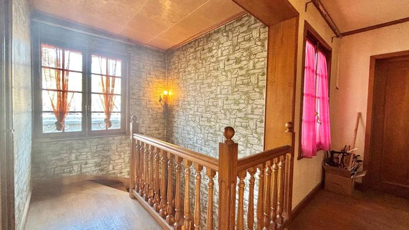 Maison - 253 m² - 7 pièces