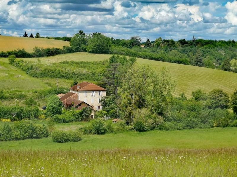 Maison - 410 m² - 8 pièces