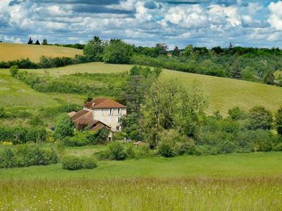 Maison - 410 m² - 8 pièces