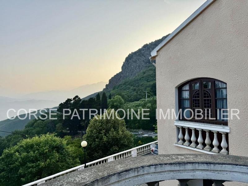 Maison - 229 m² - 18 pièces