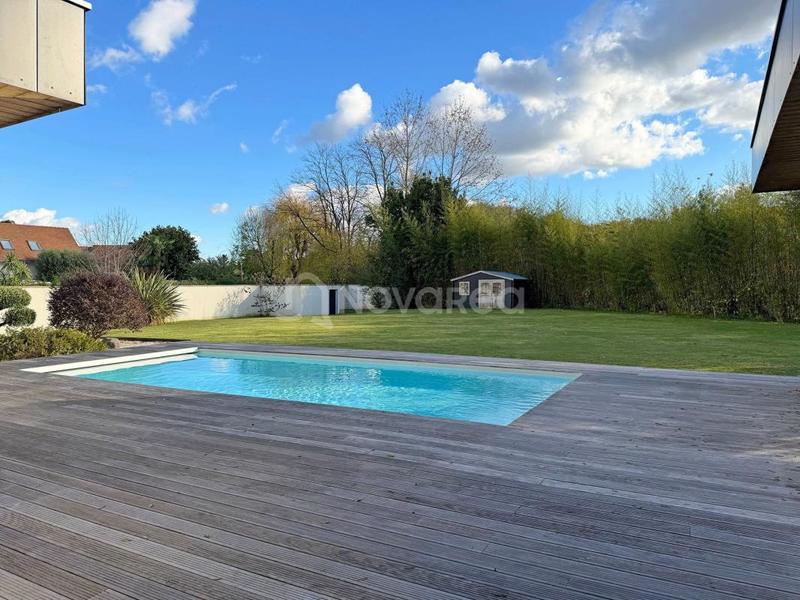 Maison - 265 m² - 8 pièces