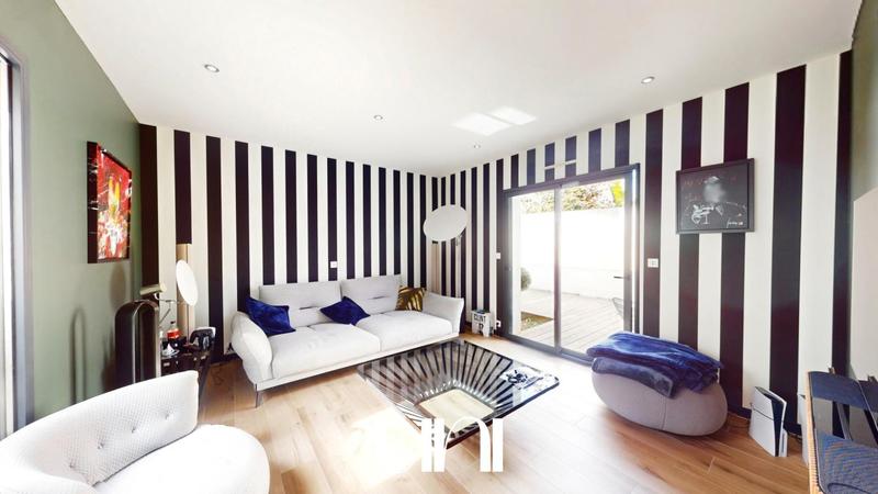 Maison - 300 m² - 7 pièces