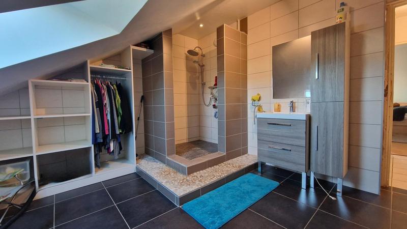 Maison - 255 m² - 9 pièces