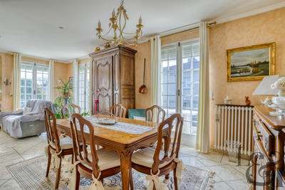 Maison - 197 m² - 7 pièces