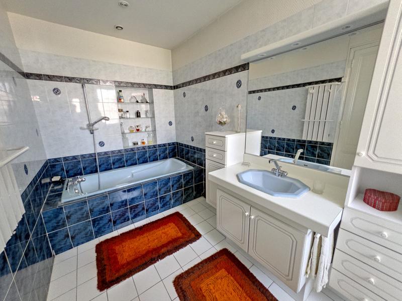 Maison ancienne - 210 m² - 7 pièces