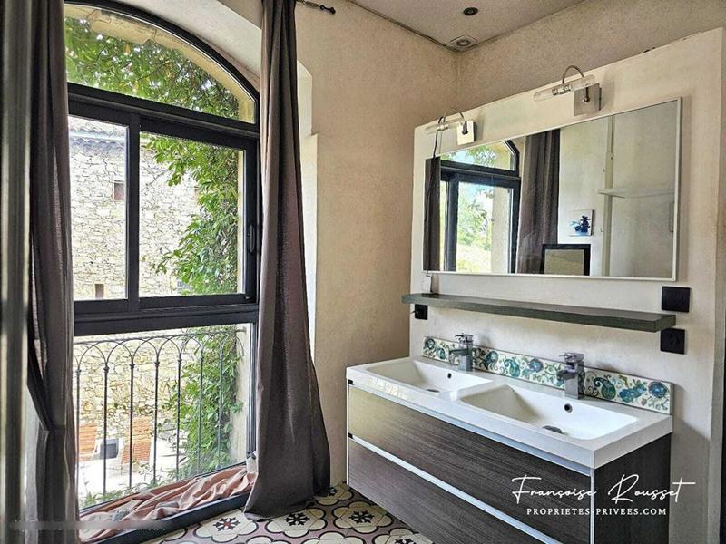 Maison - 268 m² - 7 pièces