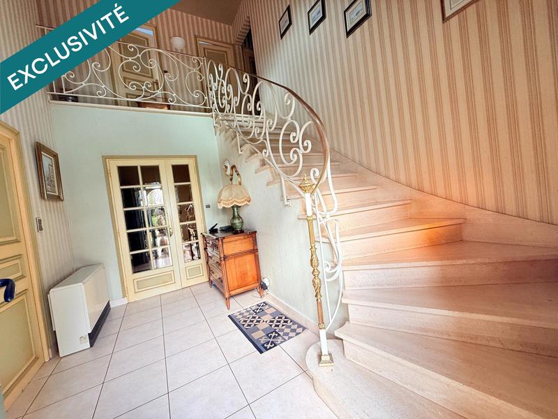 Maison - 195 m² - 7 pièces