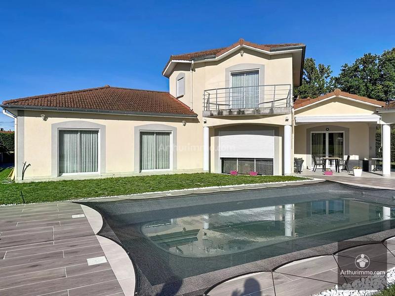 Maison - 200 m² - 9 pièces