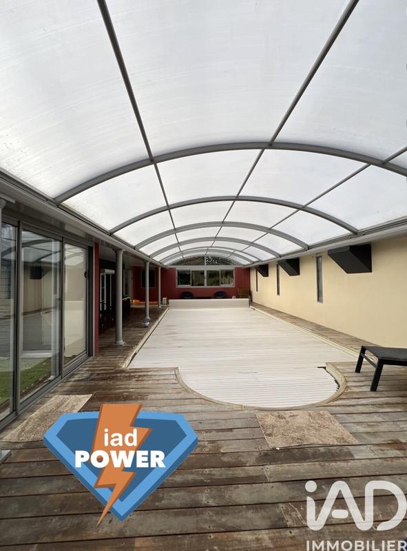 Maison - 300 m² - 8 pièces