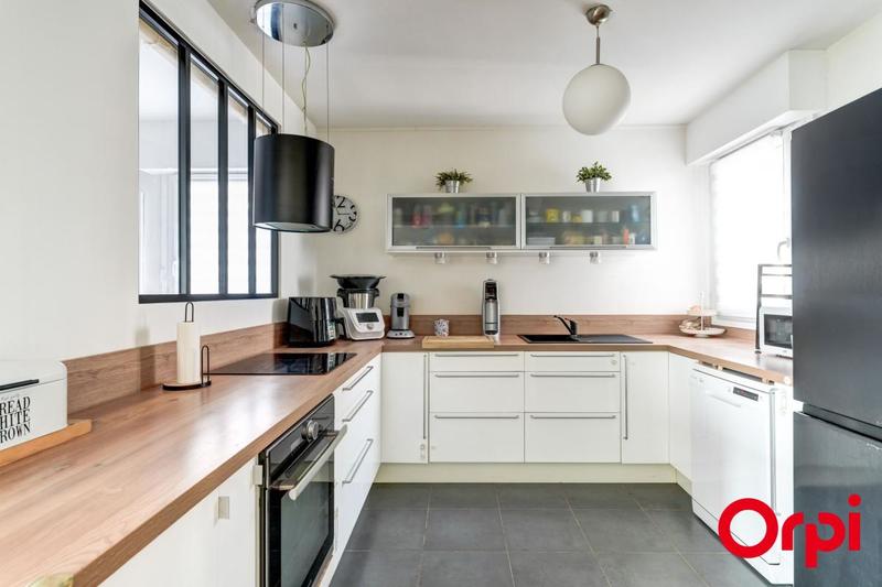 Appartement - 94 m² - 5 pièces