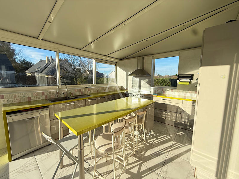 Maison - 232 m² - 8 pièces