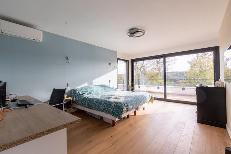 Maison - 238 m² - 8 pièces