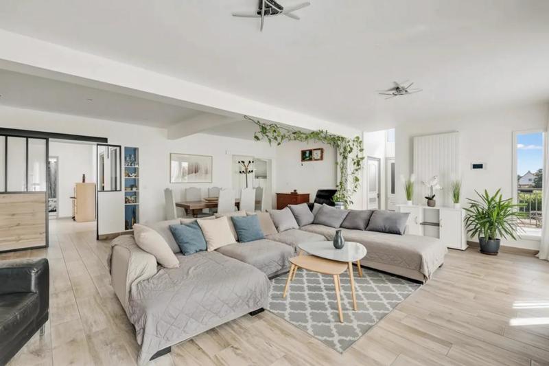 Maison - 172 m² - 9 pièces